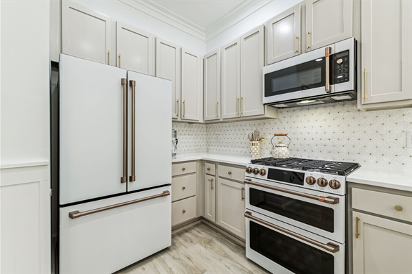 Fully equipped kitchen:  toaster, blender, 4-in-1 Cuisinart coffee maker;  drip coffee-serves 12, single serve-cups compatible with/ most pods, single or double espresso shots, & steam wand, hand-held can opener, kettle, pots & pans, etc.  