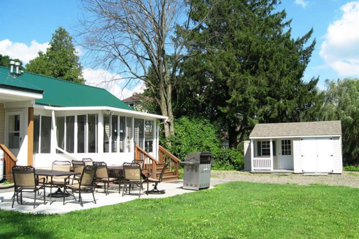 Large back patio with BBQ grill for outdoor dining