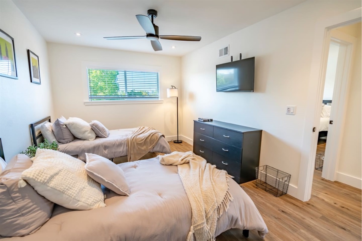 Bedroom 1 - 2 Twin Beds