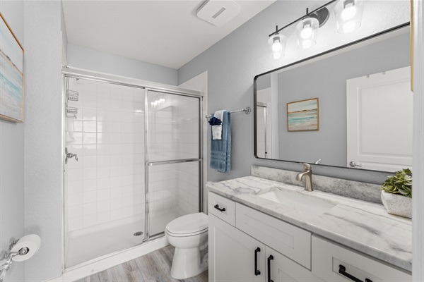 Upstairs 2nd ensuite bathroom