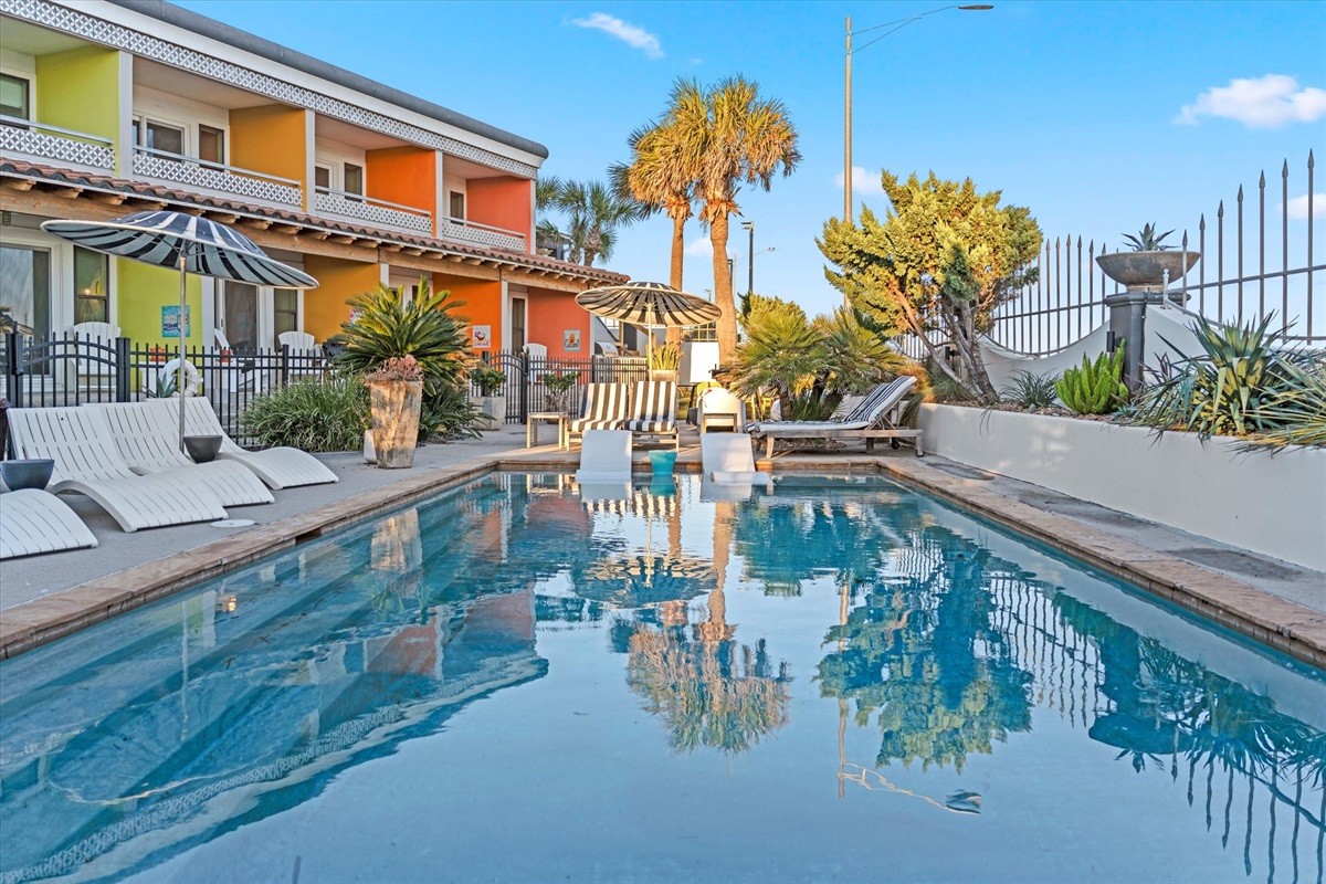 0b98862fbf654d1aadc25e7428f61310 Large | Beachhouse | Texas | TX | Vacation Homes | Galveston | Crystal Beach | Kokomo | Breezy Days | Beachfront Elegance | Sunrise Serenity | Southern Sands Property Management, LLC