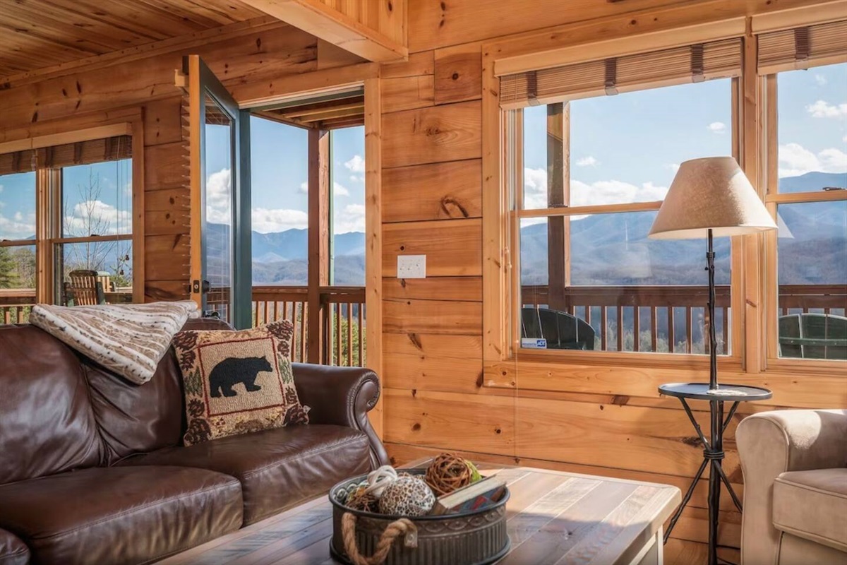 🐾 A bear-y cozy corner with mountain views that never quit.