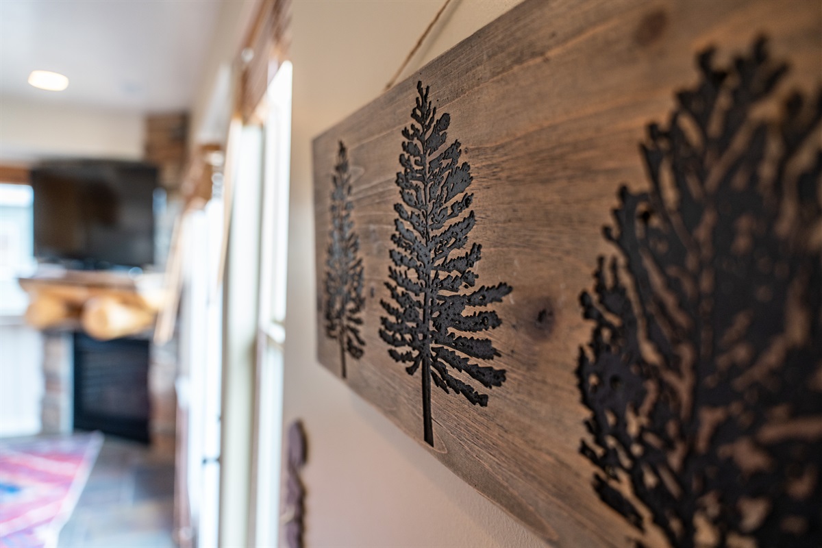 Rustic décor accents that reflect the beauty of the surrounding landscape.