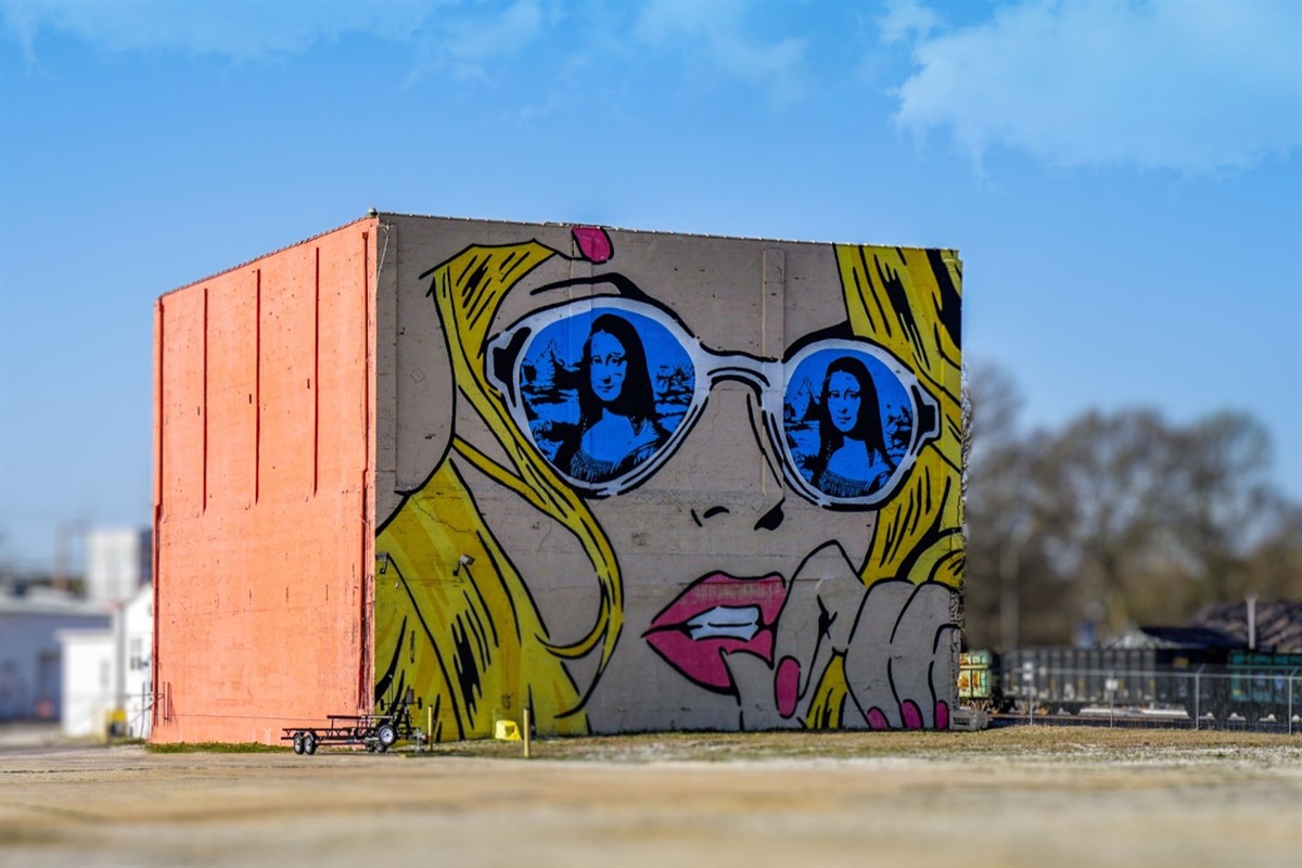 Add a little art and fun to your girls weekend with colorful murals in Rogers, AR—perfect for exploring downtown, snapping photos, and enjoying the creative side of Northwest Arkansas.