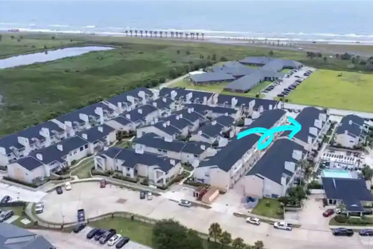 0bcf27e2c82c4dfdb336090c0b5c68bd Large | Beachhouse | Texas | TX | Vacation Homes | Galveston | Crystal Beach | Kokomo | Breezy Days | Beachfront Elegance | Sunrise Serenity | Southern Sands Property Management, LLC