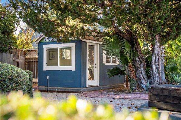 Zoom room with high-speed wifi