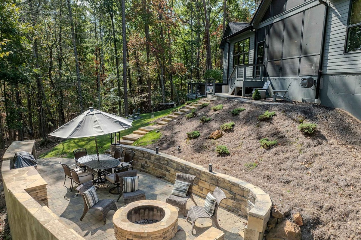 Fire pit | Outdoor Dining | Grill
