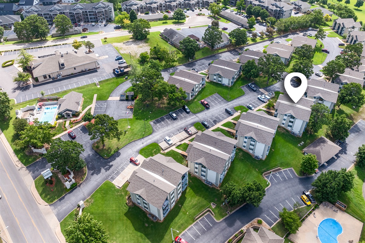 📸 Picture-perfect perspective of The Greens at Thousand Hills — the ideal mix of location, scenery, and serenity.