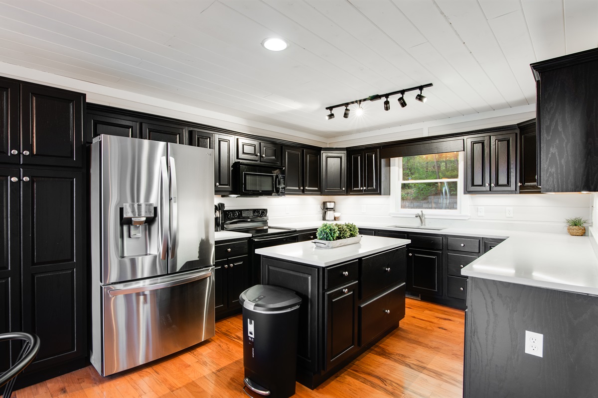 Modern finishes, top appliances, and a touch of glam.