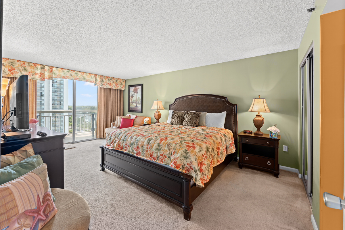 King bed in this spacious main bedroom with ensuite and balcony access