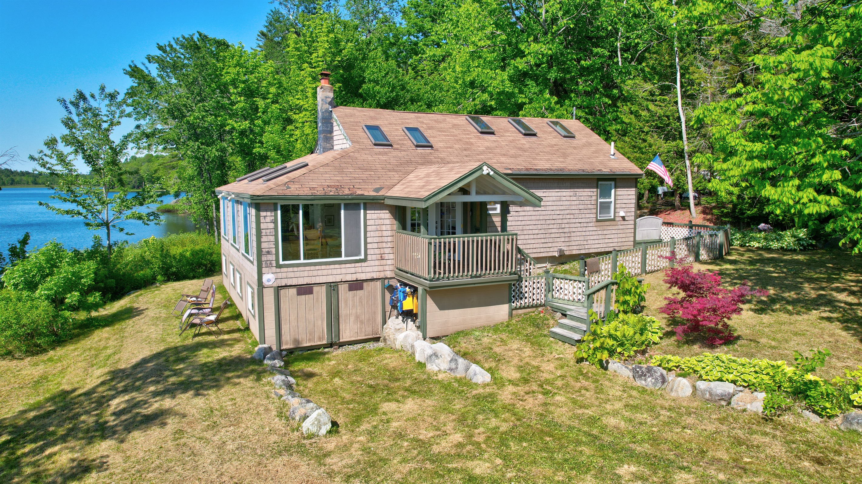 Front side of the property that shows the entrance and stairs