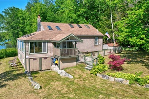 Front side of the property that shows the entrance and stairs