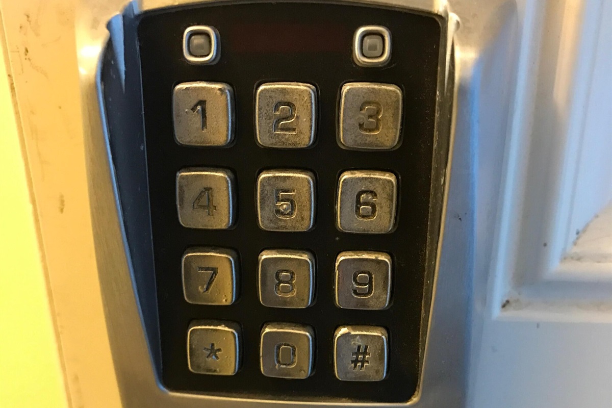 We have keyless entry. No need to check in anywhere! Just come and open door!