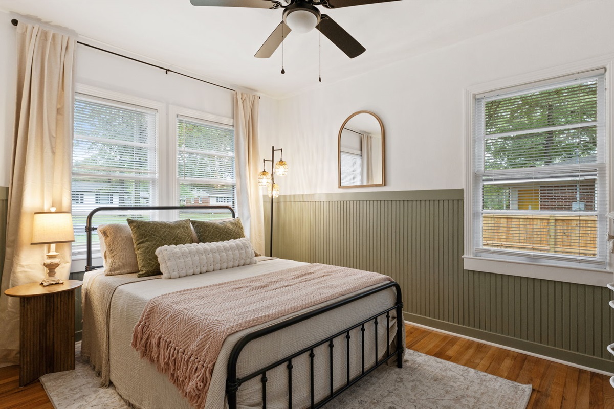 The Blush and Thyme Room (Full Bed)