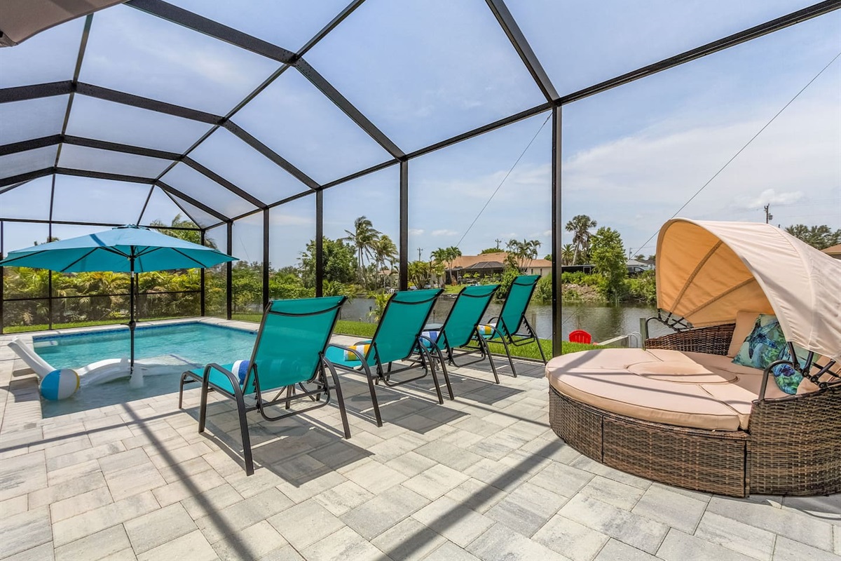 Relax and soak up the sun in the spacious lounging area!
