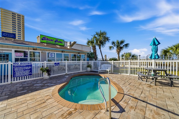 Bikini Bob’s poolside bar and grill.. great food at great prices