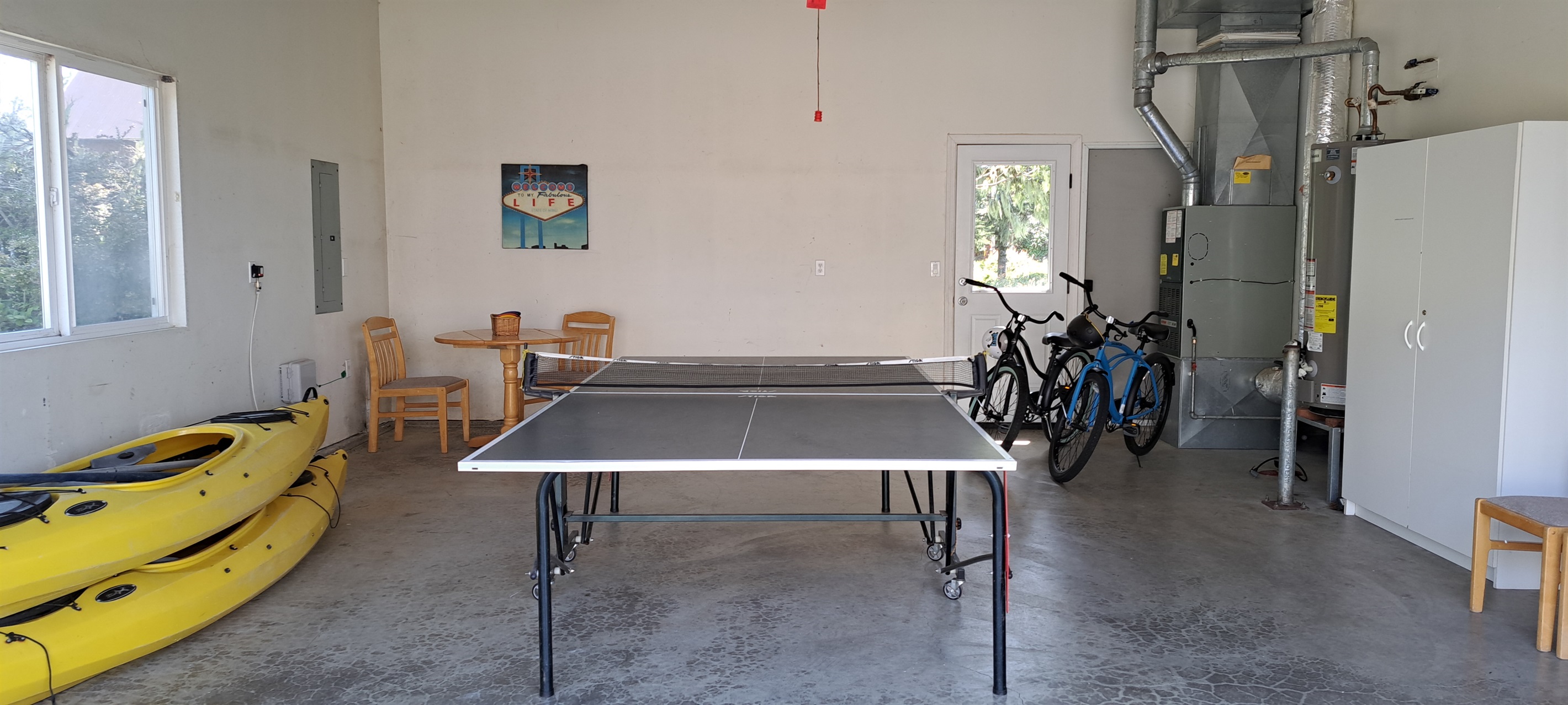 Ping pong, beach bikes, kayak, crab traps, clamming gun, beach toys, grill — we’re ready for you!