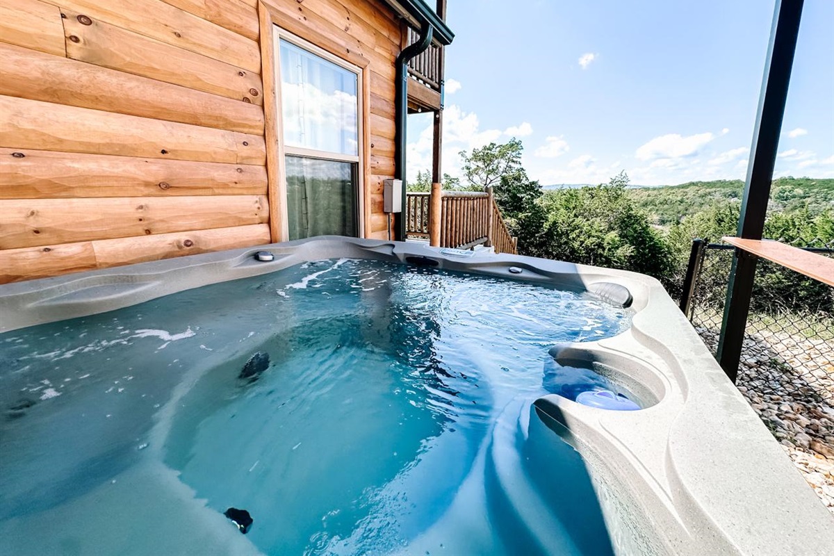 PRIVATE HOT TUB