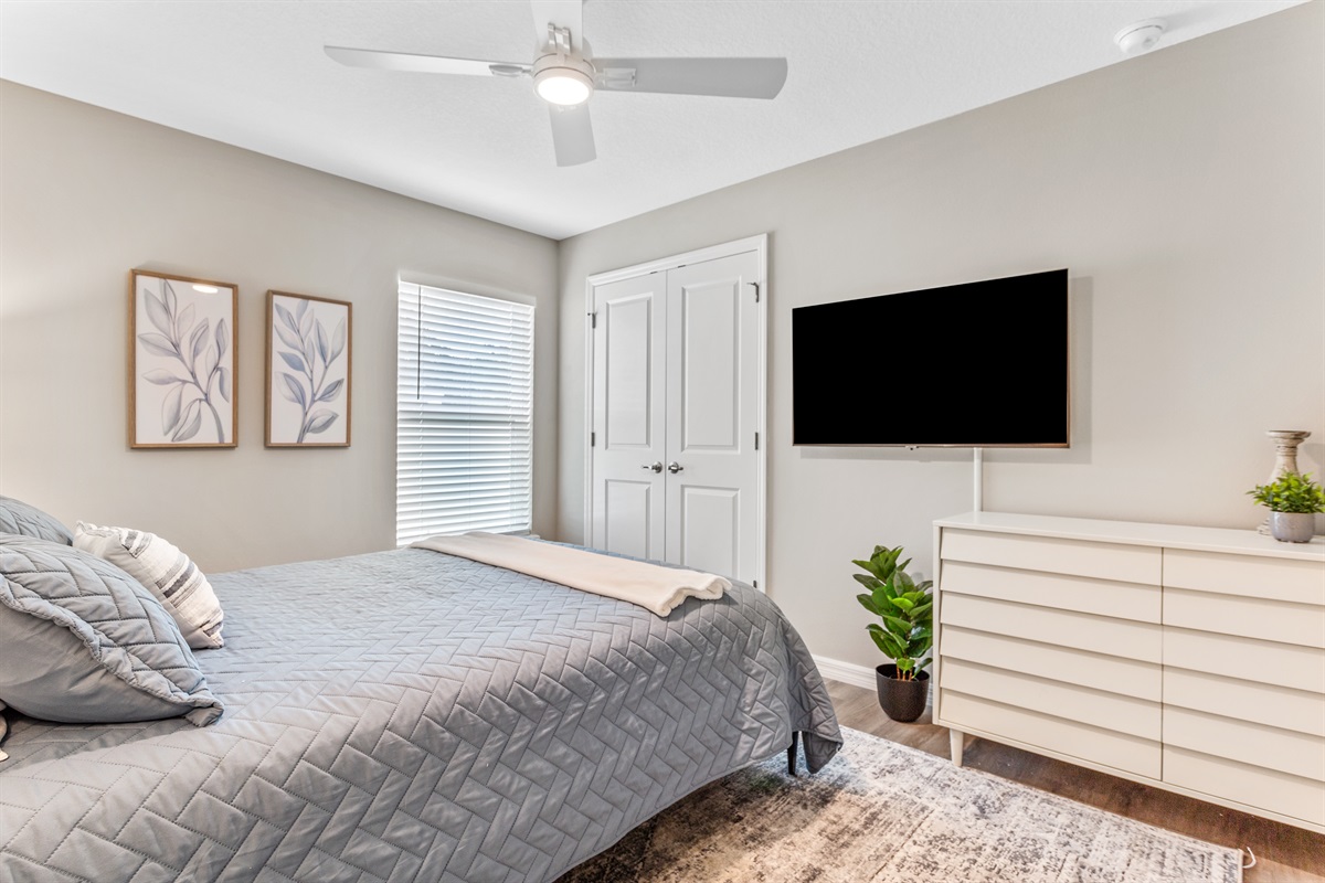Jills Bedroom with a Queen Bed