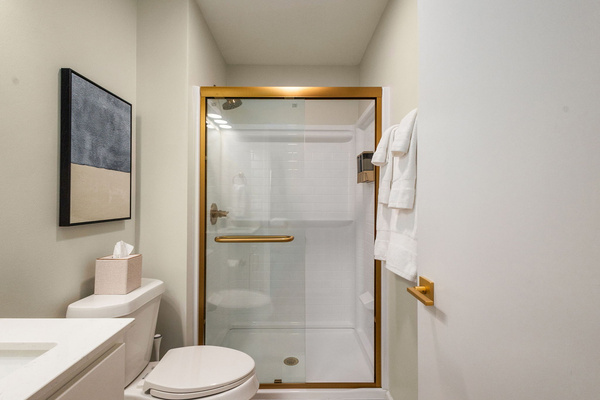 Luxury 2BR/2BA Condo | Walk to Notre Dame, photo 18