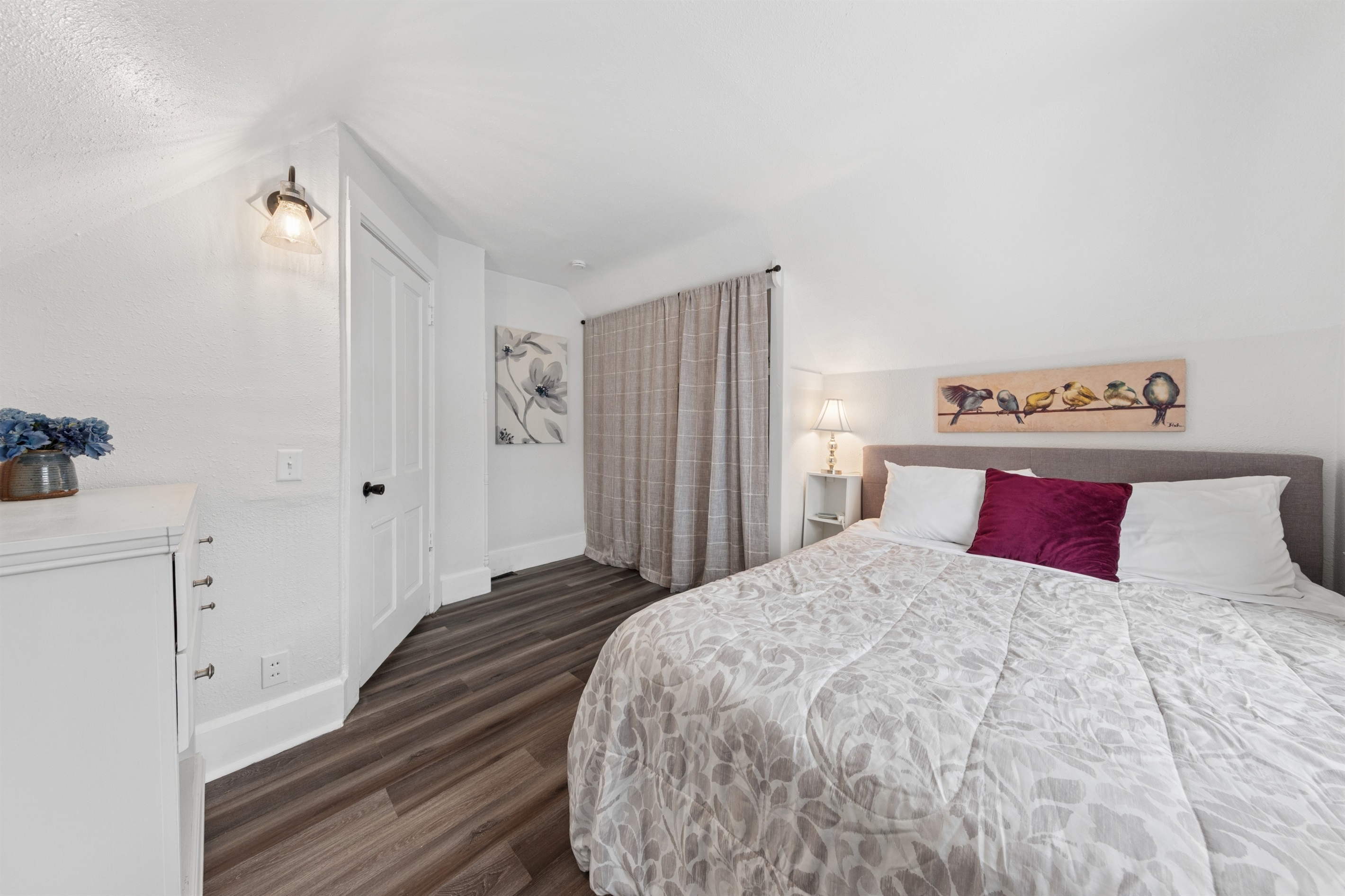 Welcome to Aspen Apartment, where each bedroom comes with fans, luggage racks, extra blankets and plenty of storage for your stay.