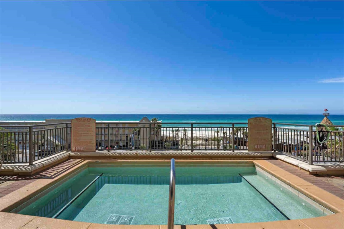 Hot tub with view of ocean