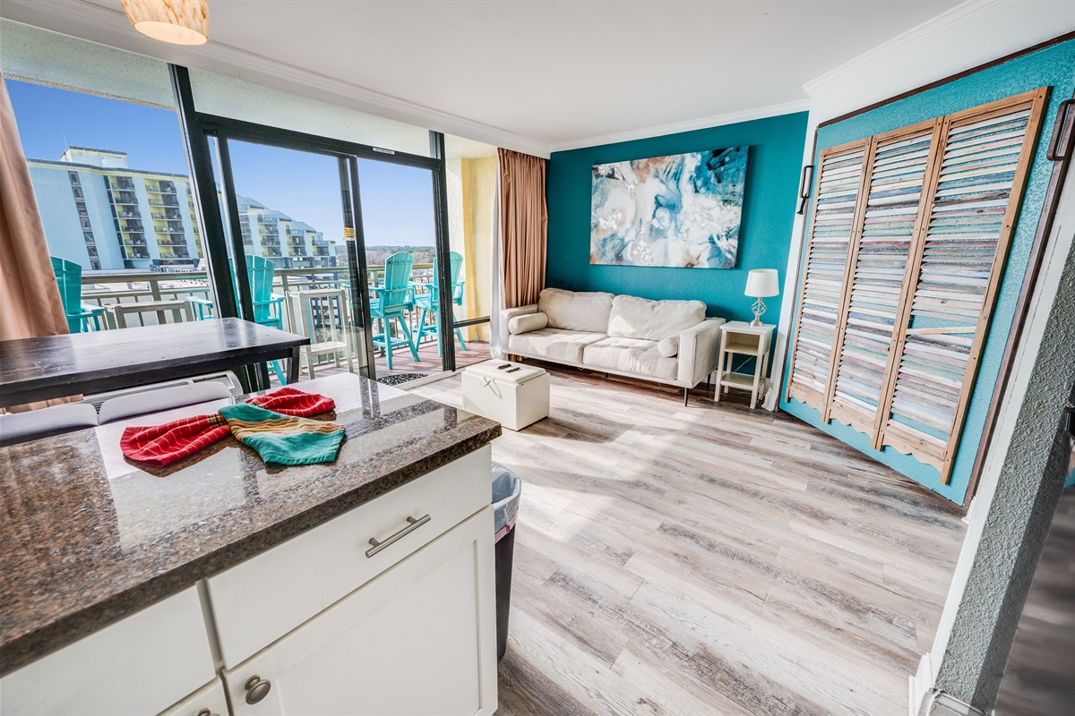 Living Room with Stunning Views🌊☀️
