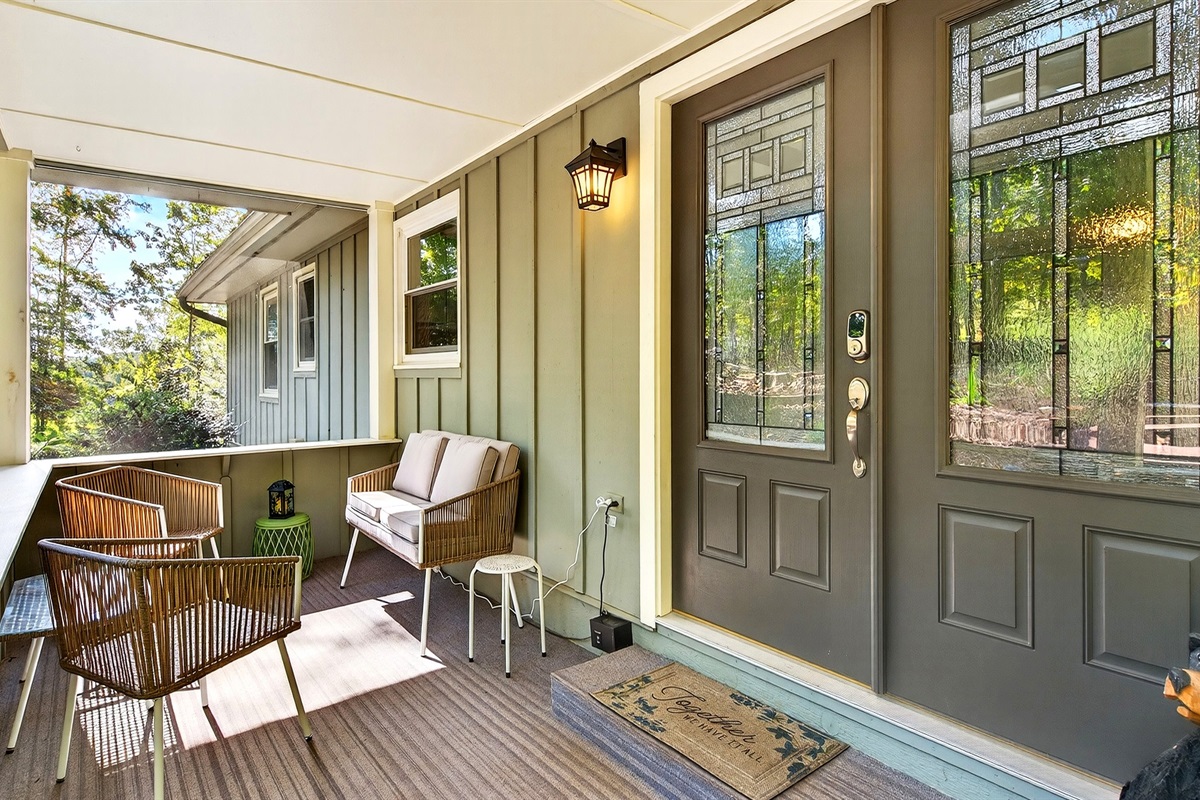 Welcoming front entryway.