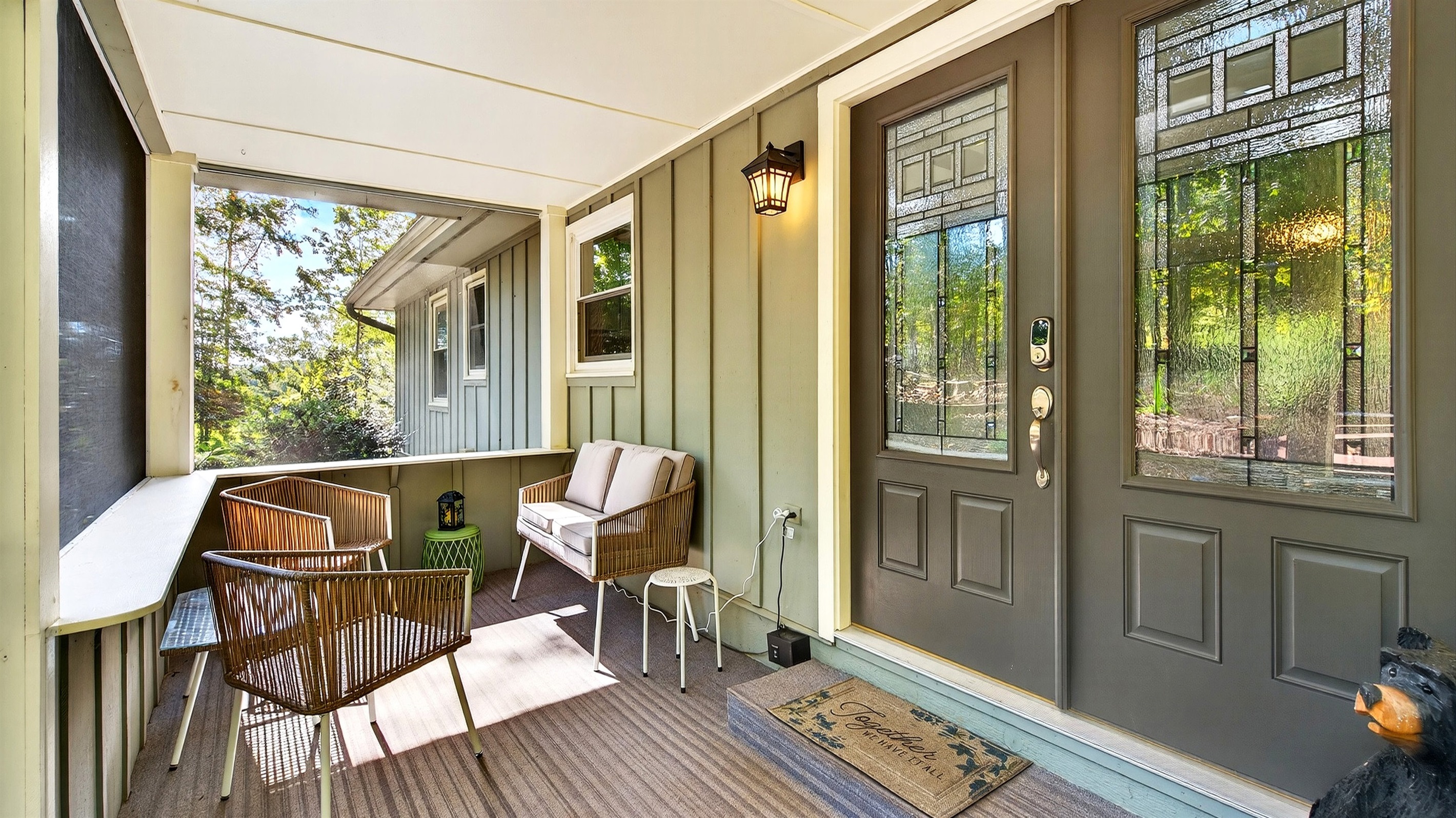 Welcoming front entryway.