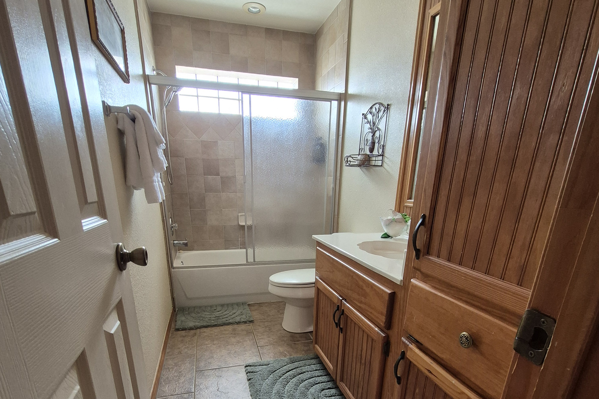 3rd floor bathroom servicing the guest queen and double rooms with a tub and bath toiletries provided. 
