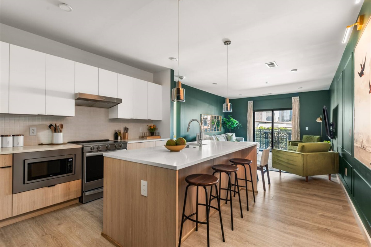 635_7th_Ave_S_306_reshoot_04