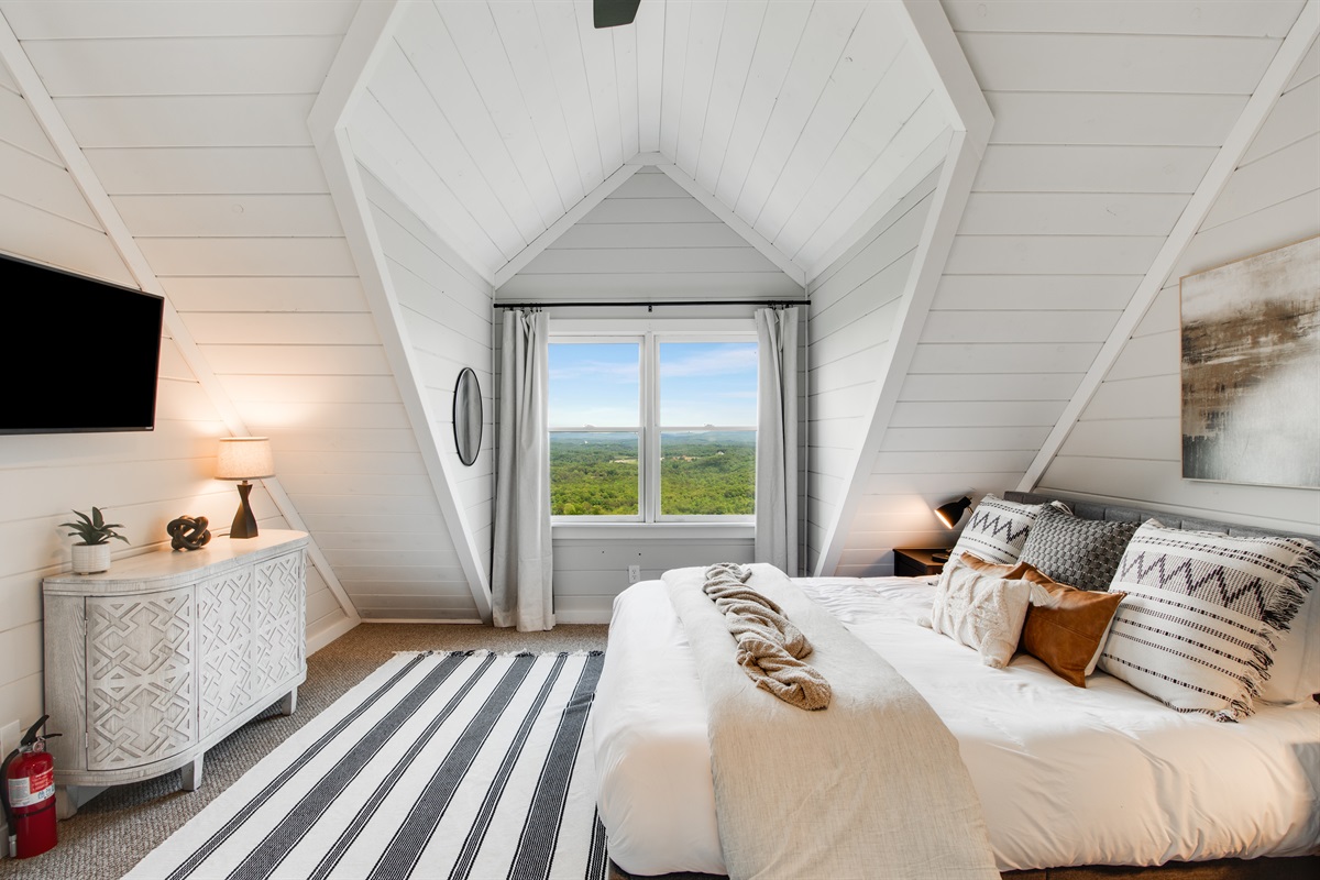 Earthy hues meet sweeping views. Simplicity elevated.