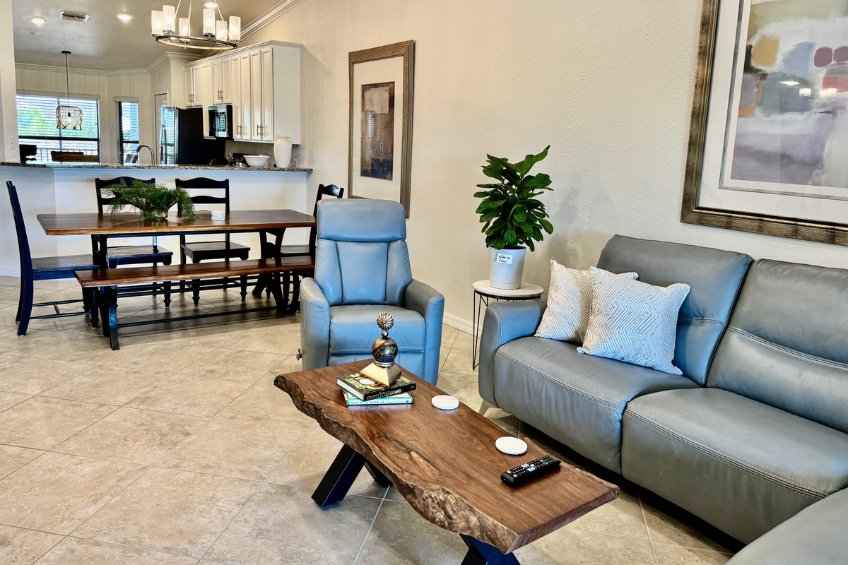Living and dinning room area.