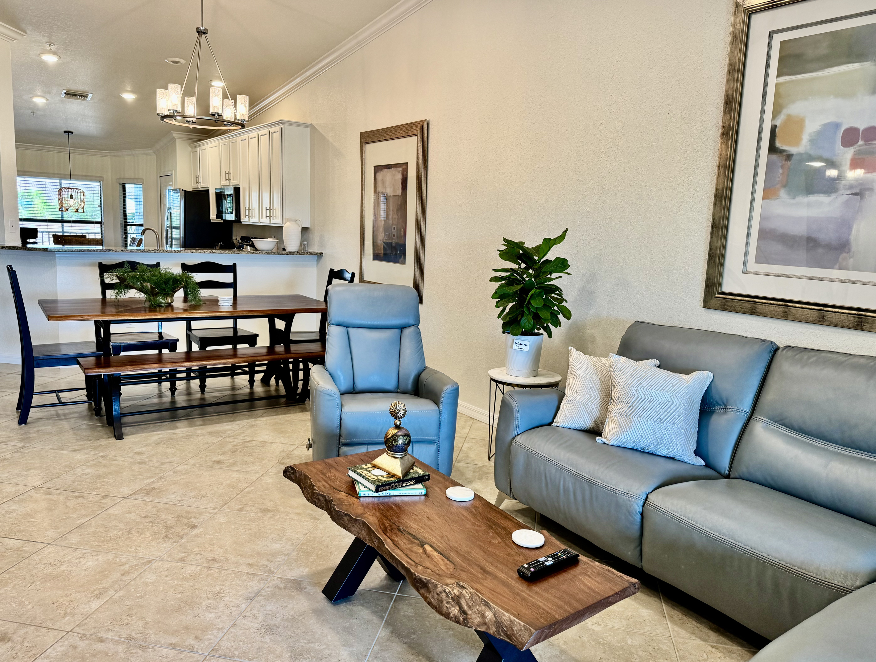 Living and dinning room area.