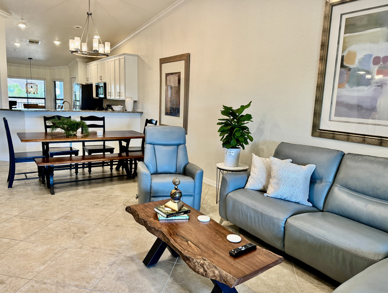 Living and dinning room area.