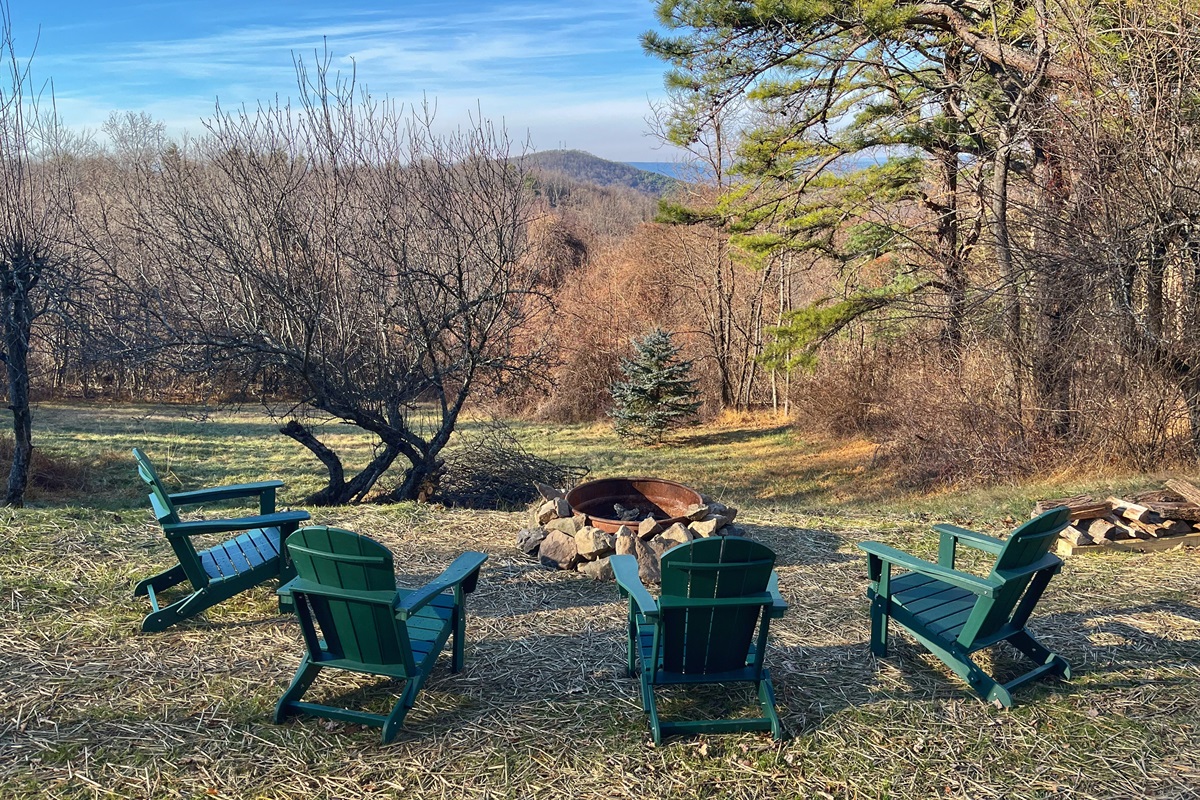 Campfire pit with beautiful mountain views