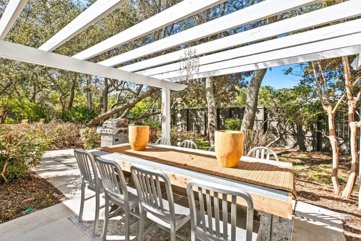 Dine al fresco after a day at the beach