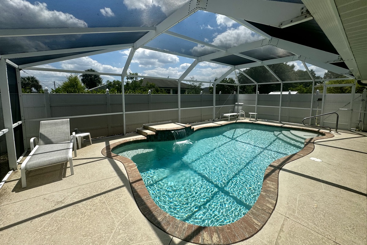 Spacious pool area! Perfect for sunbathing.