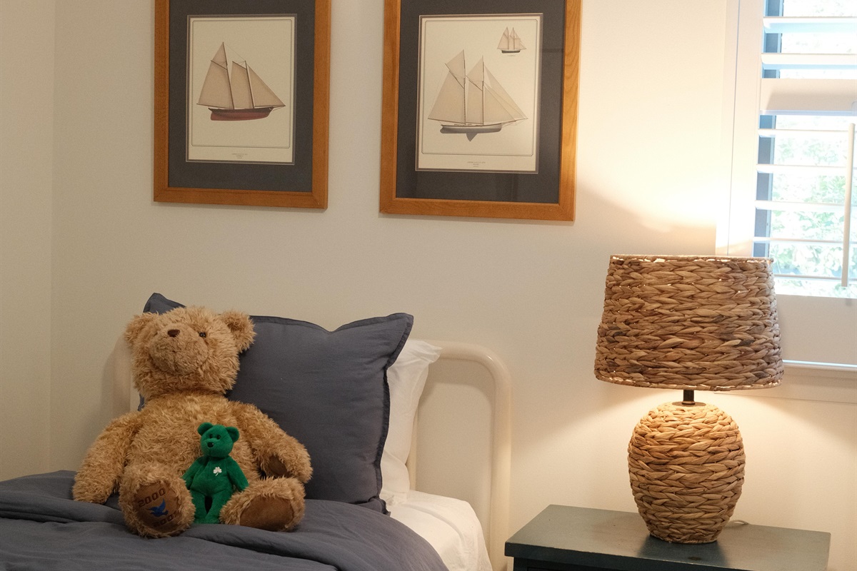 Bedroom 4 w/ two twin beds