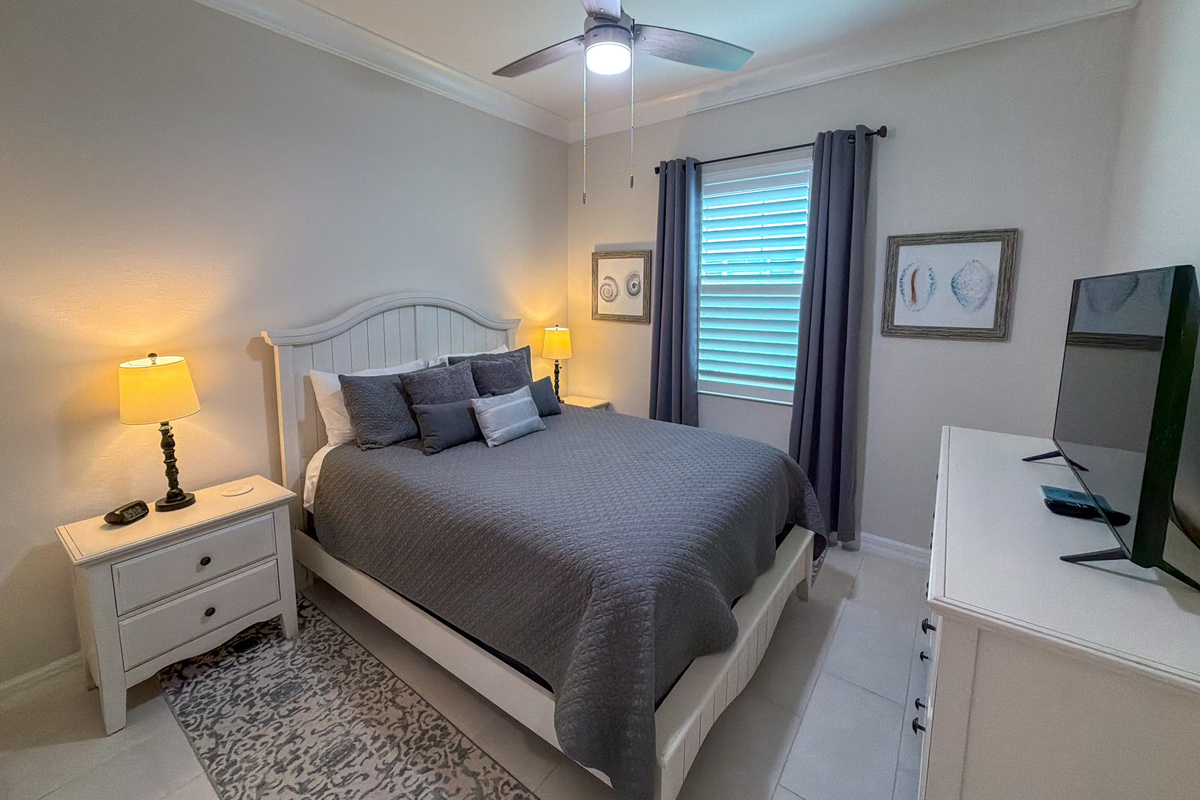 Guest Bedroom (Queen)