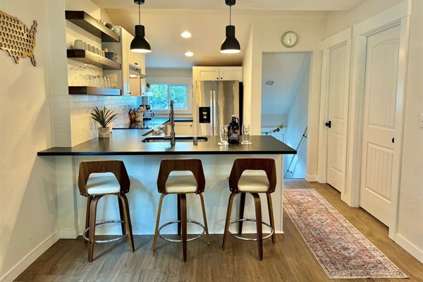 Enjoy a leisurely meal in the fully equipped kitchen. 