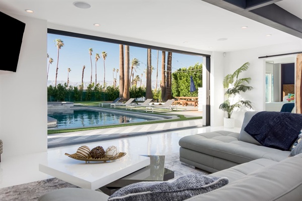 Beautiful and comfortable setting morning to night