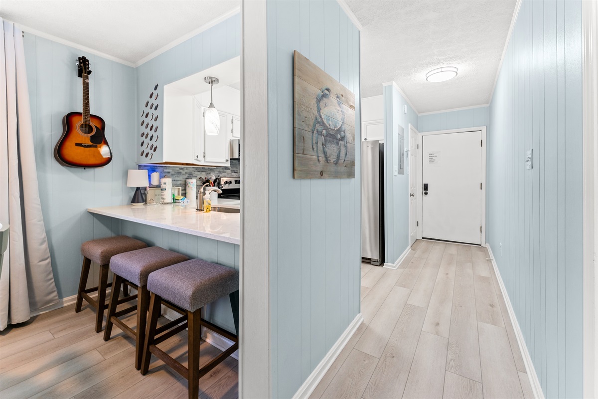 Breakfast bar with extra seating for 3