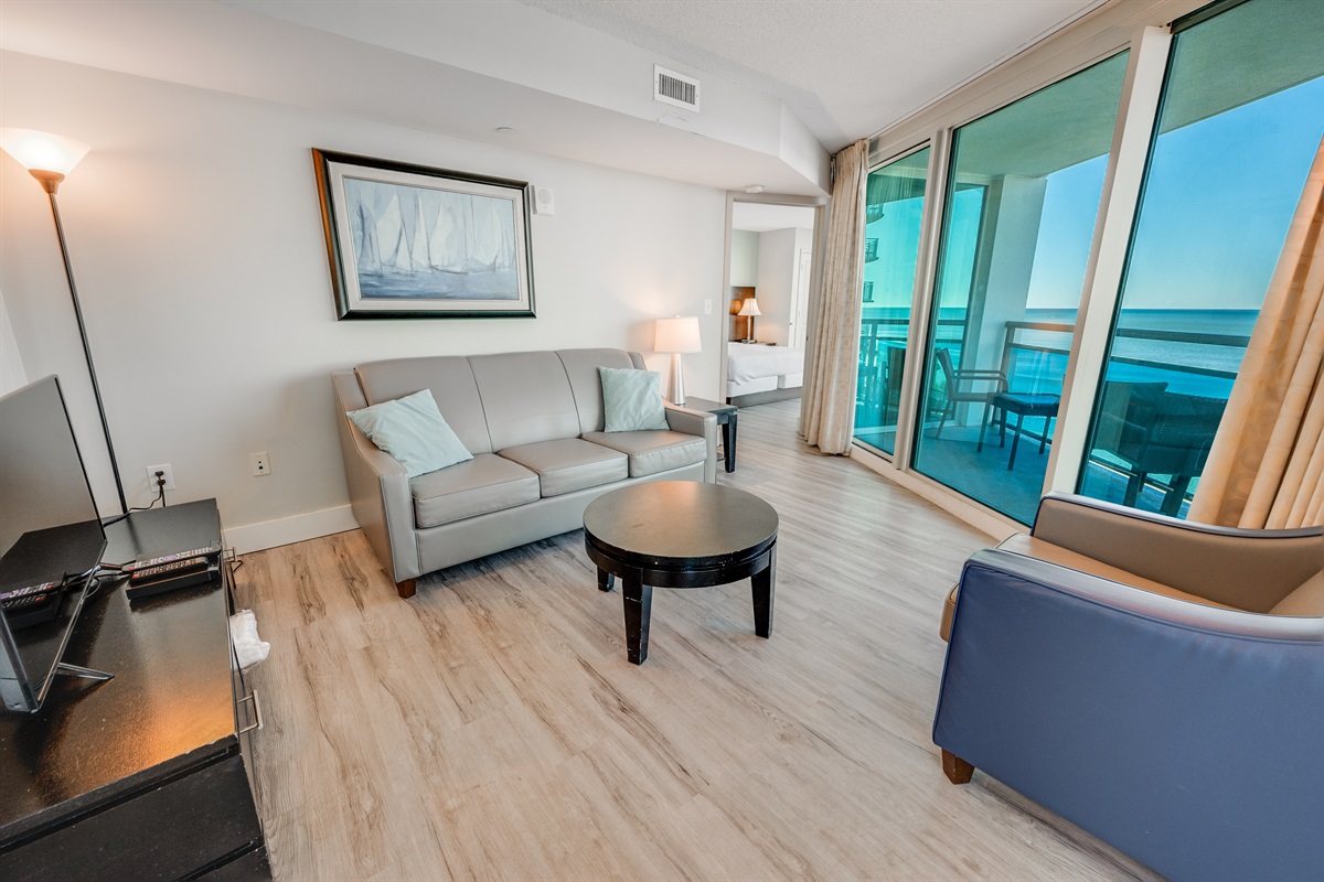 Living Room with Stunning Views🌊☀️