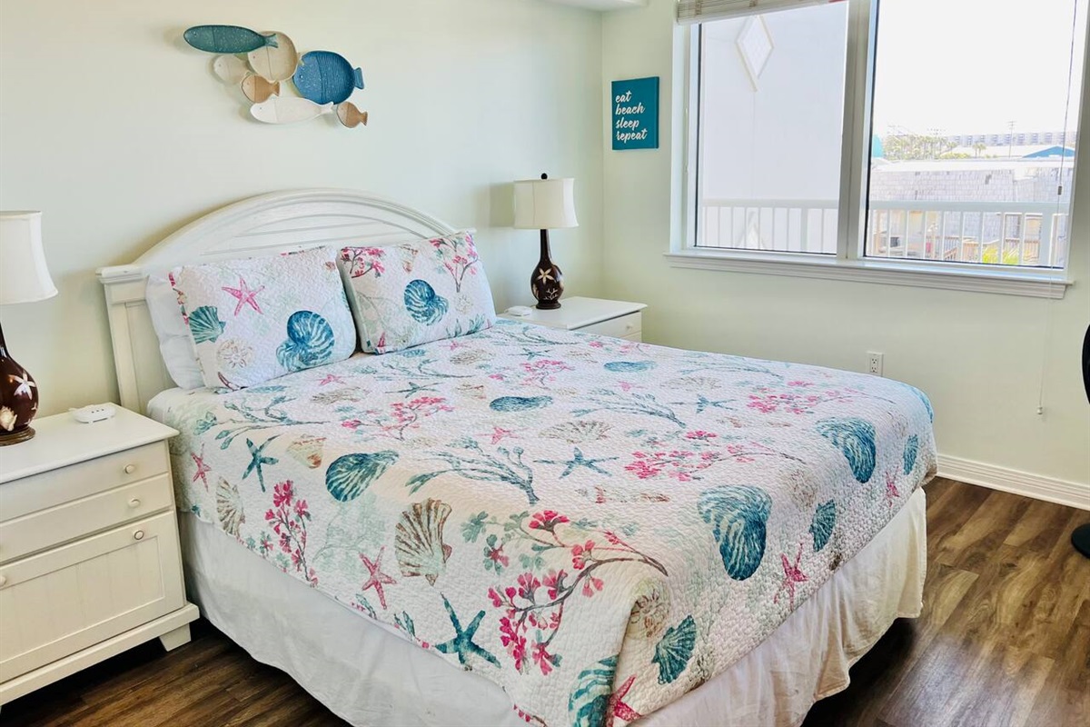 Guest Bedroom - Queen Bed
