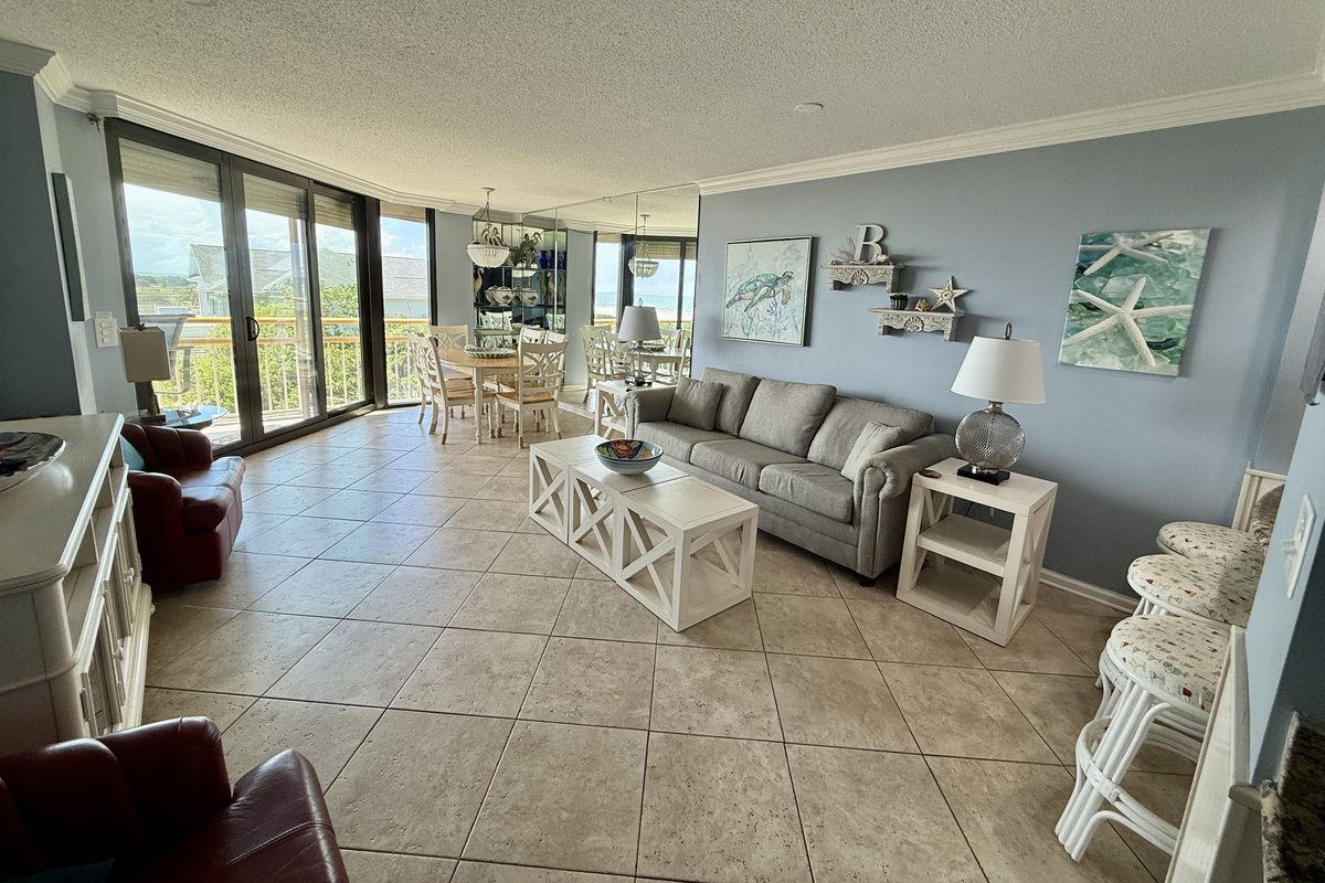 Living/Dining Area