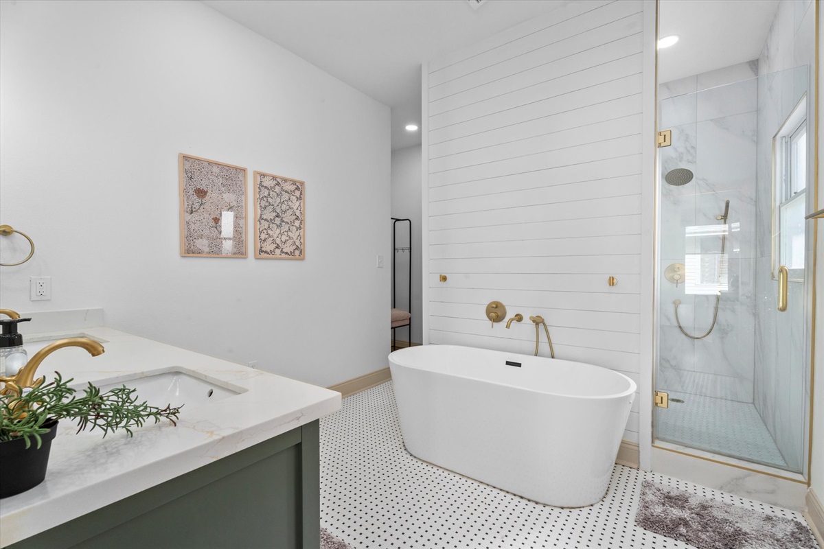 0cc9c9963558446a8b77e29fe057ca5f Large | Beachhouse | Texas | TX | Vacation Homes | Galveston | Crystal Beach | Kokomo | Breezy Days | Beachfront Elegance | Sunrise Serenity | Southern Sands Property Management, LLC
