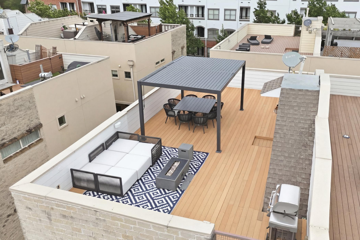 Lounge under the sun on the spacious deck with stunning city views!