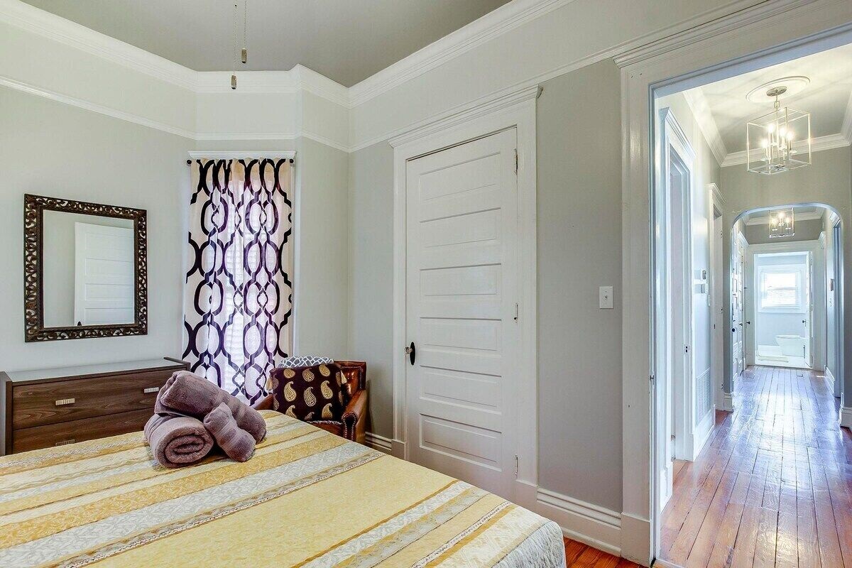 2nd Floor Queen Suite