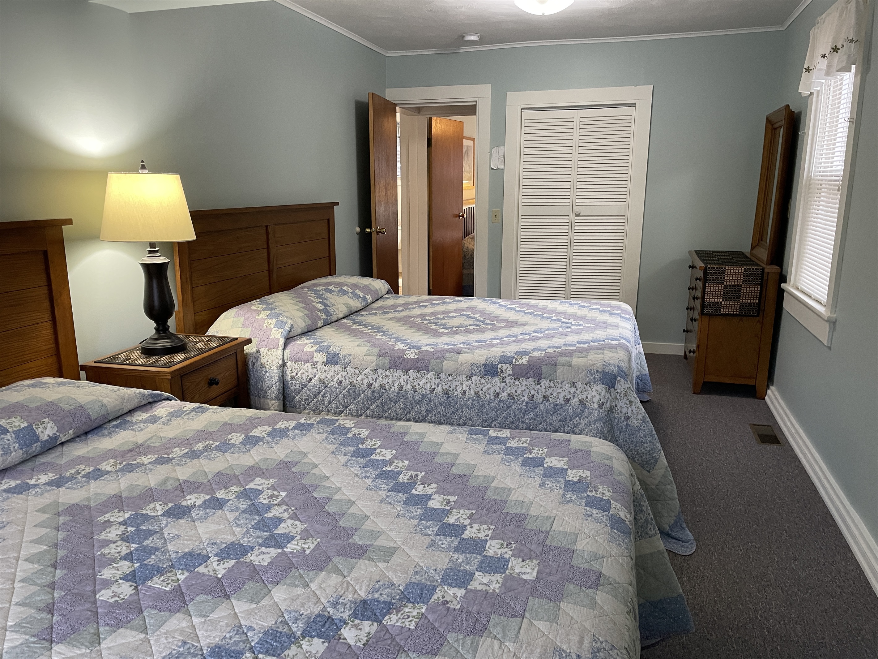 2 Queen beds